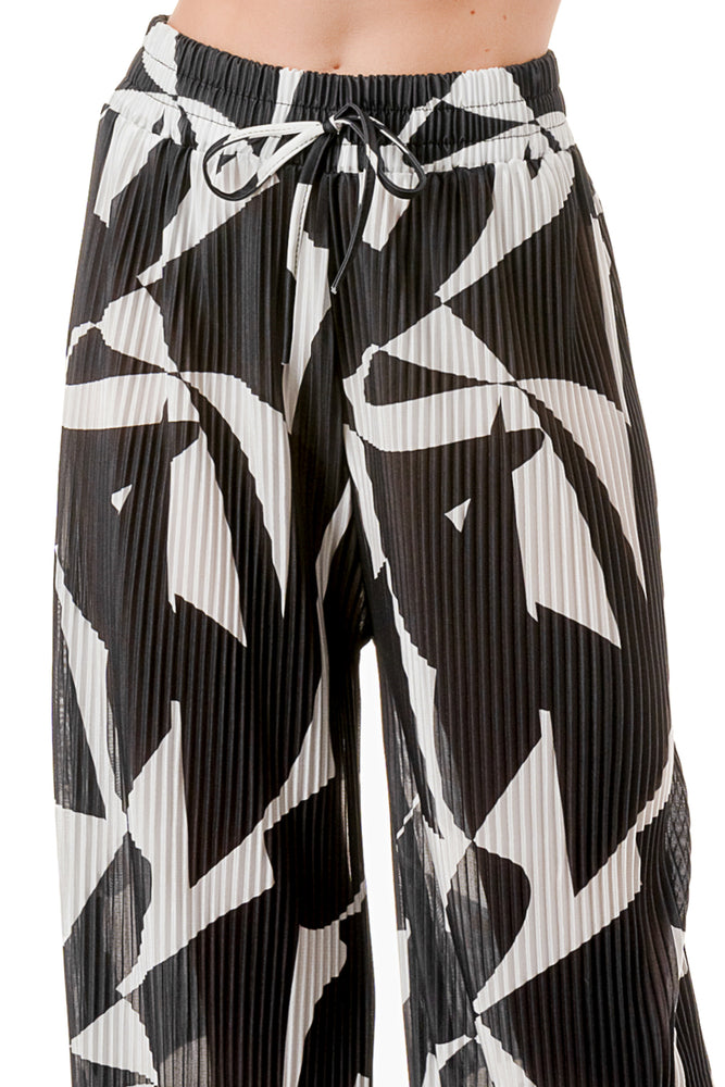 WOMEN'S STRETCH PLEATED PANTS: Abstract 1